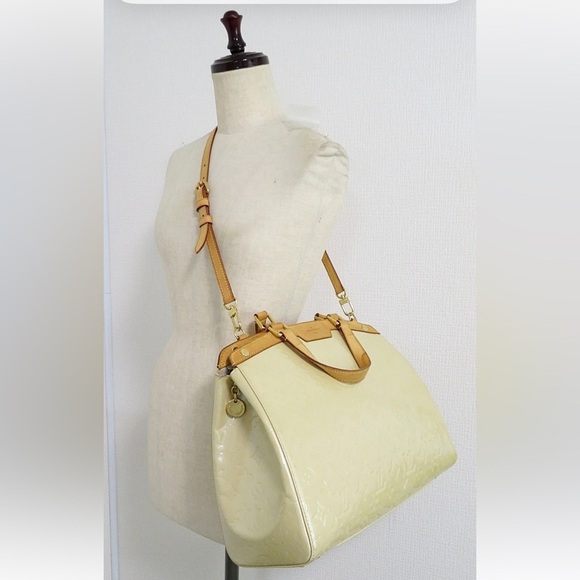 Louis Vuitton Handbags - Louis Vuitton Cream and Tan Shoulder Bag